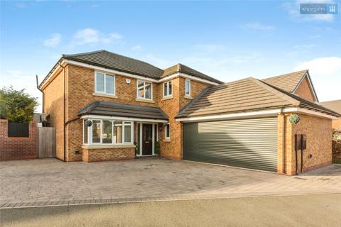4 bed property, in Ellis Close, £450,000