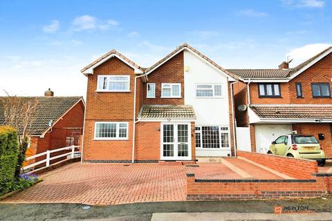 5 bed property, in Chalvington Close, £575,000