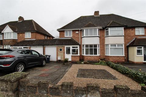 3 bed property, in Blandford Avenue, £330,000