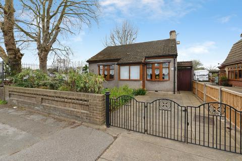 2 bed property, in Cherry Tree Lane, £395,000