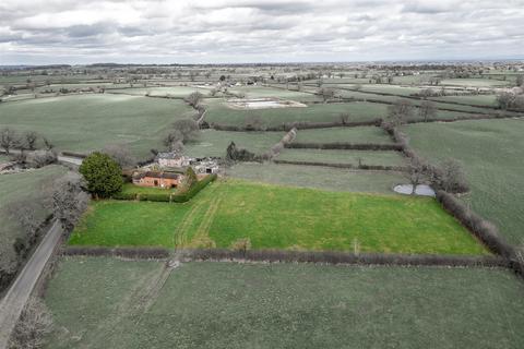 3 bed property, in Corner Cottage, £400,000