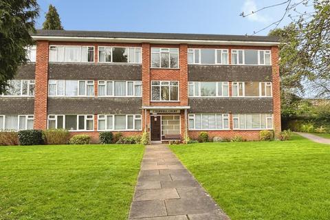 2 bed property, in Garrard Gardens, £150,000