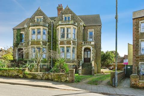 6 bed property, in Westgate, £300,000