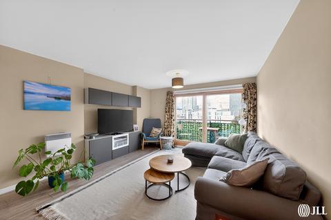 2 bed property, in Burford Wharf, £405,000