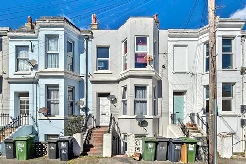 4 bed property, in Ceylon Place, £300,000