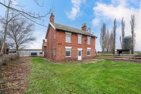 4 bed property, in Lancaster House, £325,000