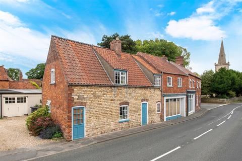3 bed property, in The Old Antique Shop, £235,000