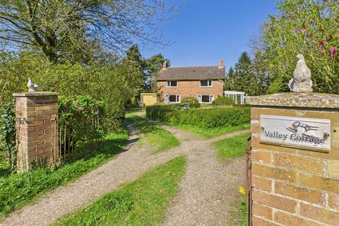 3 bed property, in Valley Cottage, £400,000