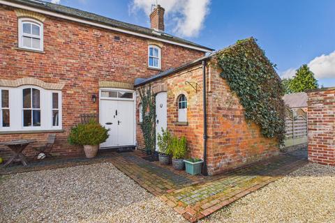 2 bed property, in Farriers Lodge, £265,000