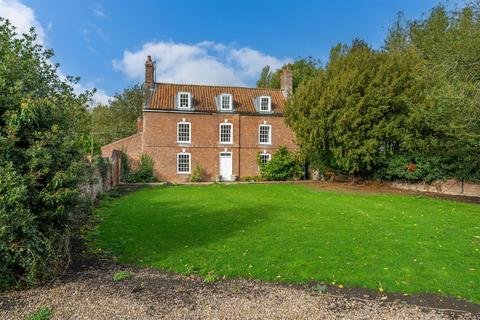 7 bed property, in The Old Farmhouse, £465,000