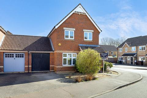 3 bed property, in Sumerling Way, £350,000