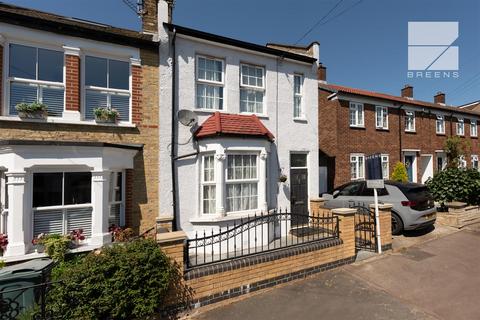 3 bed property, in Newbury Road, £650,000