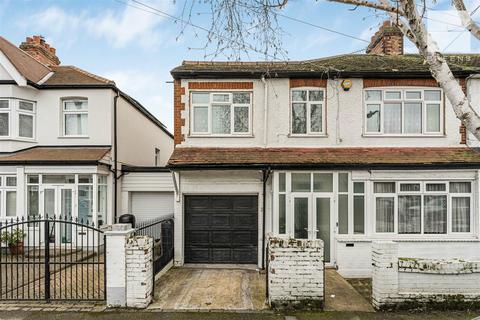 4 bed property, in Loxham Road, £650,000