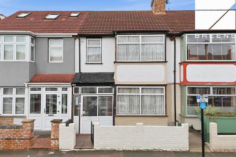 3 bed property, in Woodend Road, £600,000