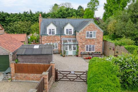 4 bed property, in Wetherby Road, £650,000