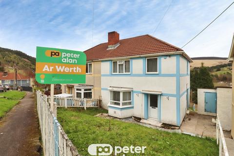 3 bed property, in Woodland Road, £130,000