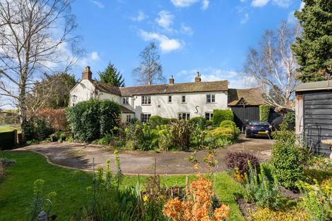 4 bed property, in Upton Road, £725,000