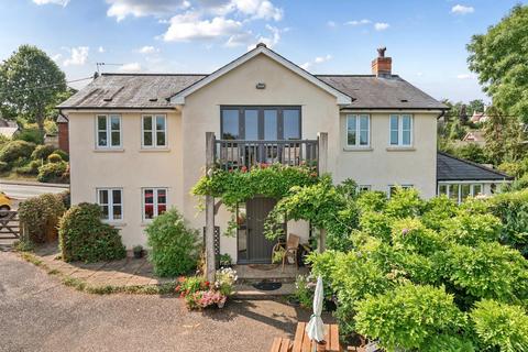 4 bed property, in Canal Hill, £525,000