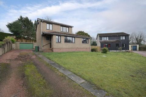4 bed property, in Hoghill Court, £370,000