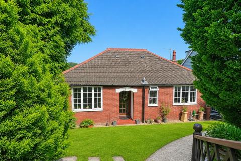 3 bed property, in Long Lane, £500,000