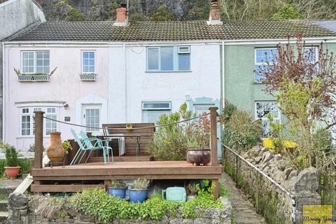 2 bed property, in Clifton Terrace, £290,000