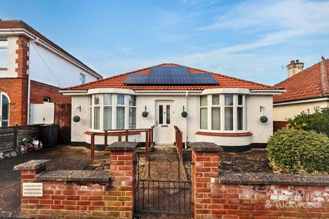 2 bed property, in Fernleigh Avenue, £259,950