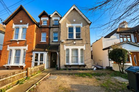 2 bed property, in Flat 2, £135,000