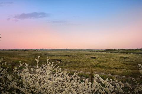 4 bed property, in Dairy Farm Meadow, £500,000