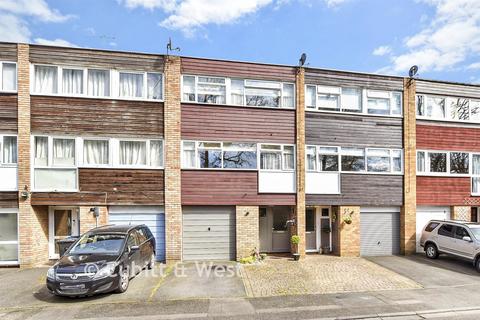 4 bed property, in Taylors Crescent, £375,000