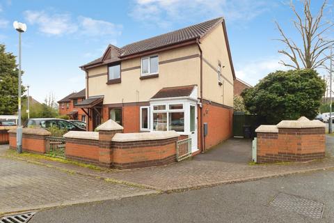 2 bed property, in Cherry Tree Croft, £195,000