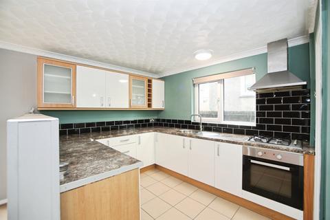 3 bed property, in Heol Celyn, £220,000