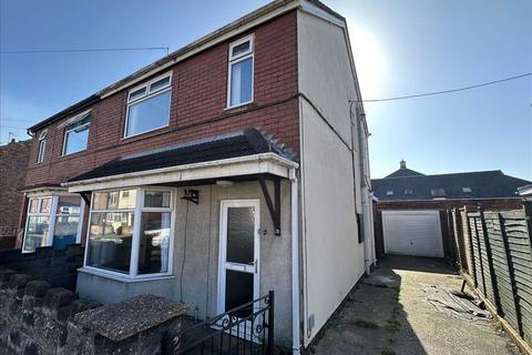 3 bed property, in Fox Street, £109,000