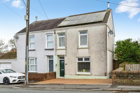 3 bed property, in Bolgoed Road, £200,000