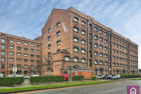 2 bed property, in Dock Road, £80,000
