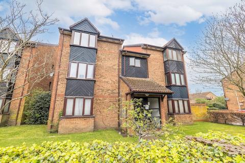 Studio, in Hawthorne Crescent, £160,000