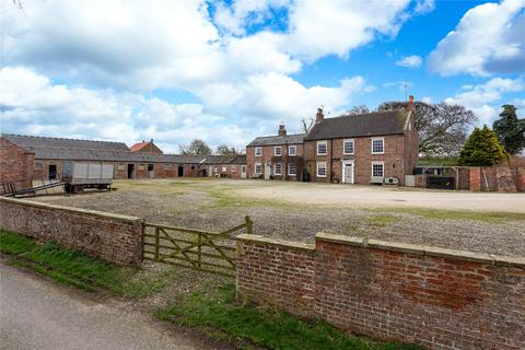 6 bed property, in Duggleby, £850,000
