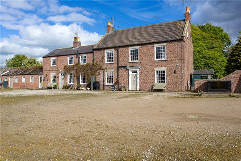 6 bed property, in Duggleby, £850,000