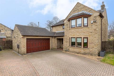 4 bed property, in Pinewood Gardens, £650,000
