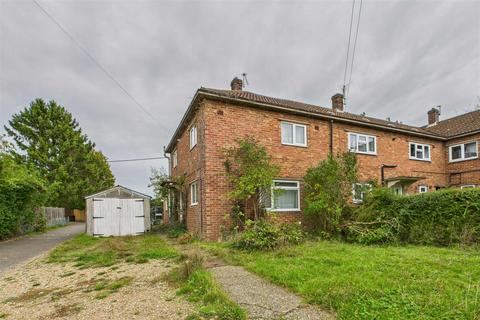 3 bed property, in West Road, £135,000