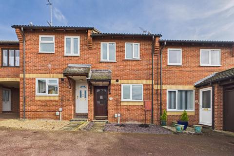 2 bed property, in Juniper Close, £180,000