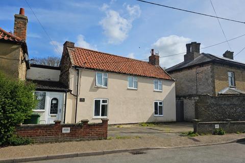 3 bed property, in Lynn Road, £275,000