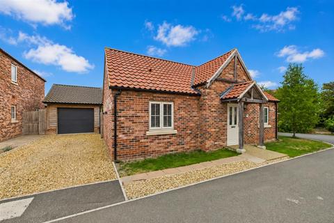 3 bed property, in De Warrene Court, £250,000