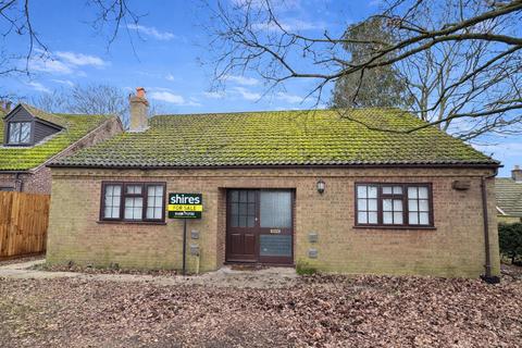 3 bed property, in Maids Cross Hill, £300,000