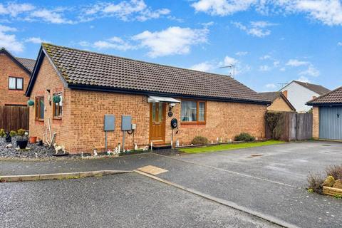 2 bed property, in Boeing Way, £250,000