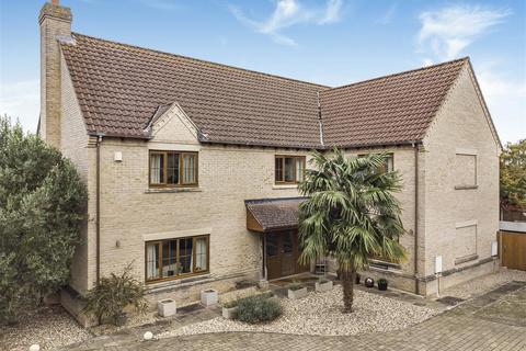 5 bed property, in Silver Street, £849,995