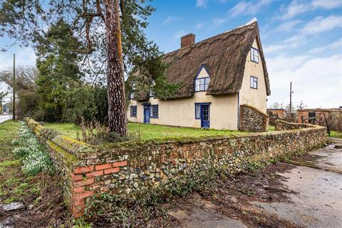 3 bed property, in Cowlinge, £300,000