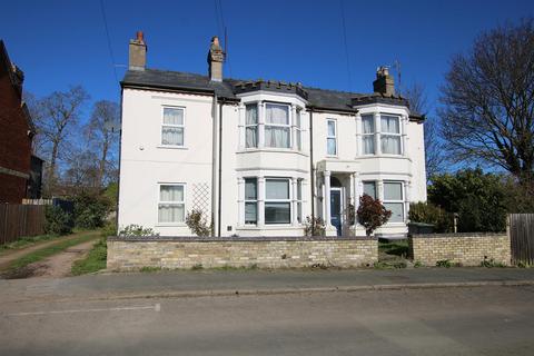 4 bed property, in Laceys Lane, £500,000