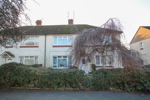 2 bed property, in Manderston Road, £170,000
