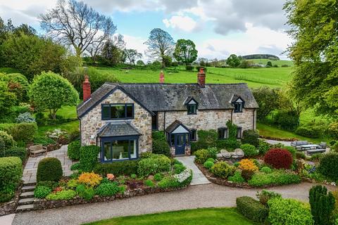 4 bed property, in Tynycoed, £775,000