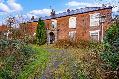 10 bed property, in Ince Hall Avenue, £450,000